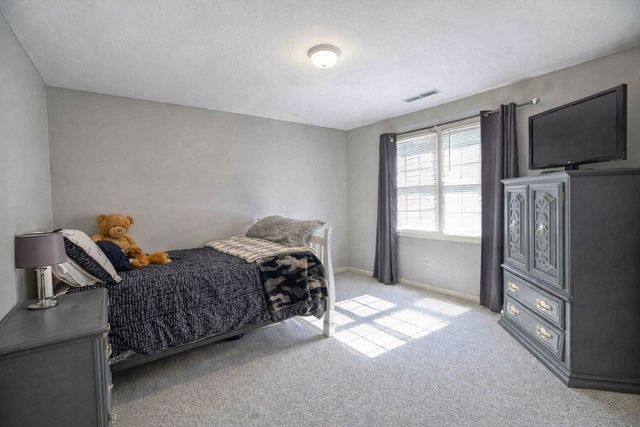 12 Old Pasture Ln, Westport, MA 02790