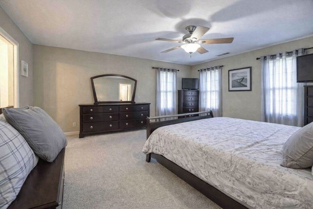 12 Old Pasture Ln, Westport, MA 02790