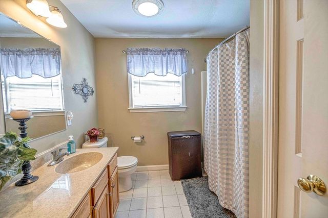 12 Old Pasture Ln, Westport, MA 02790