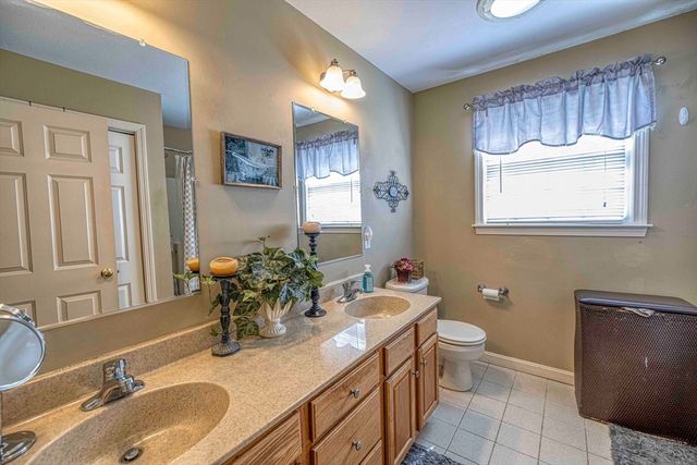 12 Old Pasture Ln, Westport, MA 02790