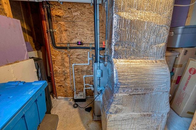 12 Old Pasture Ln, Westport, MA 02790