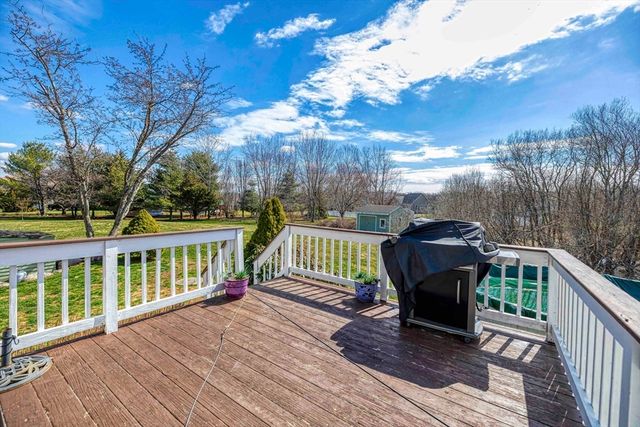 12 Old Pasture Ln, Westport, MA 02790