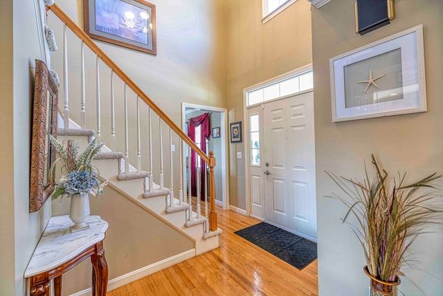 12 Old Pasture Ln, Westport, MA 02790