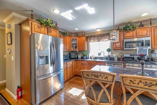 12 Old Pasture Ln, Westport, MA 02790