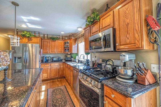 12 Old Pasture Ln, Westport, MA 02790