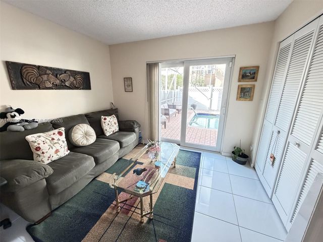 10840 NW 46th Dr, Coral Springs, FL 33076