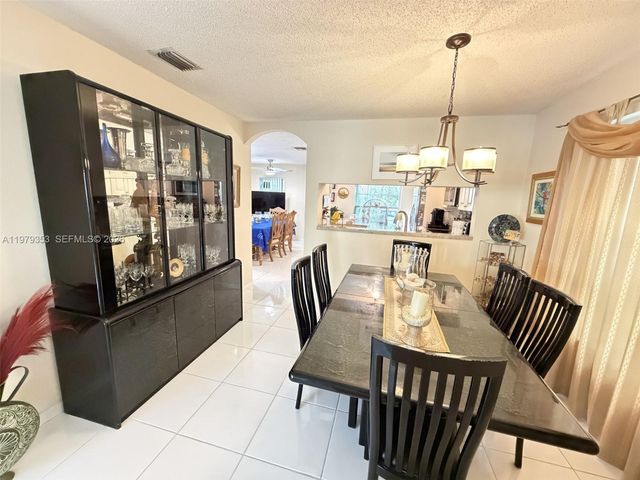 10840 NW 46th Dr, Coral Springs, FL 33076