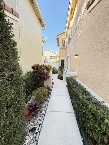 10840 NW 46th Dr, Coral Springs, FL 33076