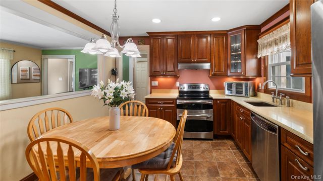 2880 Brookfield Drive, Yorktown Heights, NY 10598