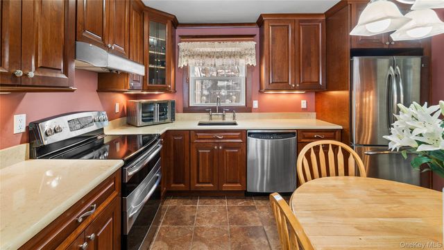 2880 Brookfield Drive, Yorktown Heights, NY 10598