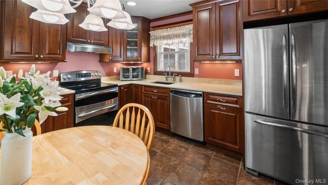 2880 Brookfield Drive, Yorktown Heights, NY 10598