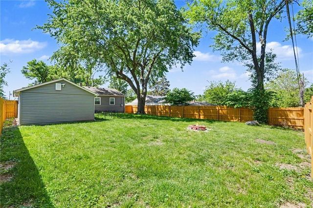 2504 NE 59th Terrace, Kansas City, MO 64118