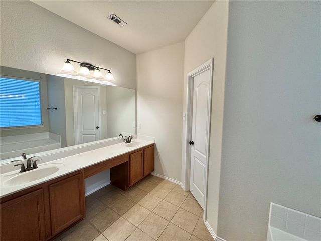 932 King George Lane, Savannah, TX 76227