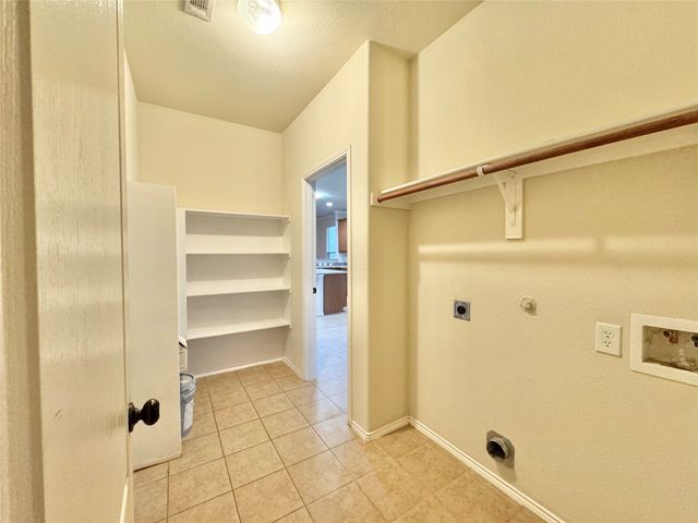 932 King George Lane, Savannah, TX 76227