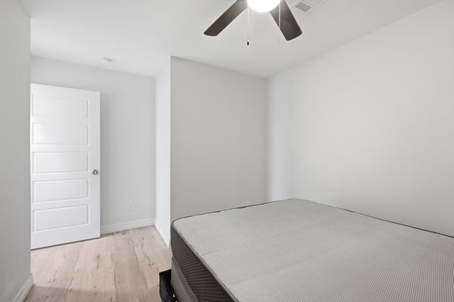 1632 E Arlington Avenue, Fort Worth, TX 76104