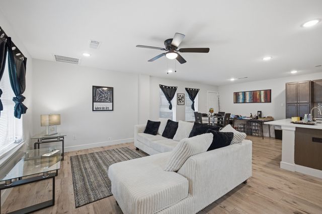 1632 E Arlington Avenue, Fort Worth, TX 76104