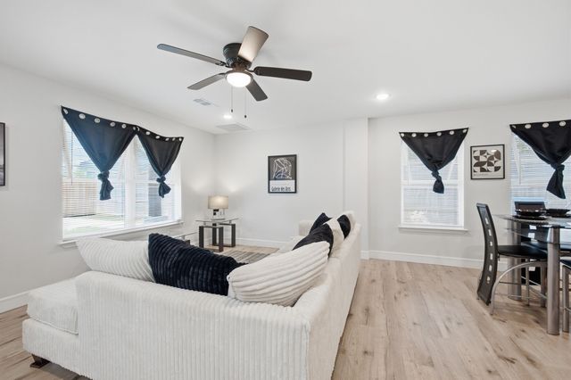 1632 E Arlington Avenue, Fort Worth, TX 76104