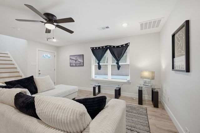 1632 E Arlington Avenue, Fort Worth, TX 76104
