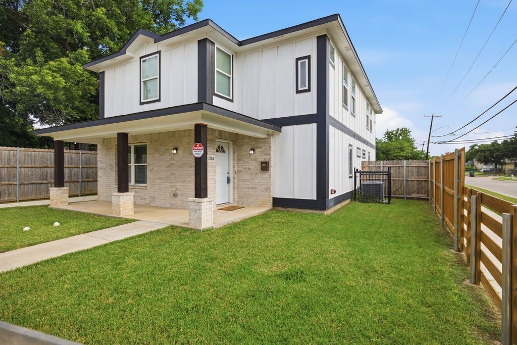 1632 E Arlington Avenue, Fort Worth, TX 76104