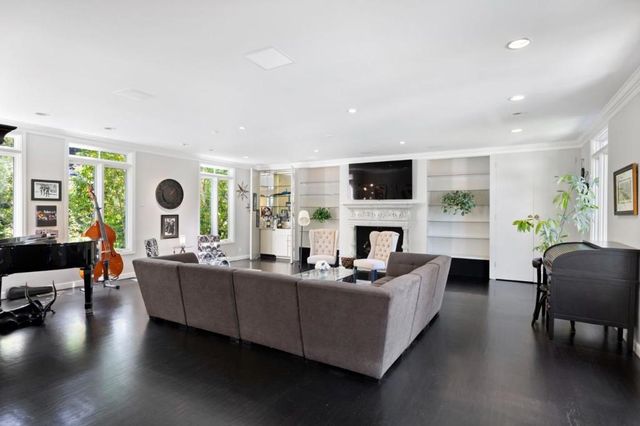 452 Roblar Avenue, Hillsborough, CA 94010