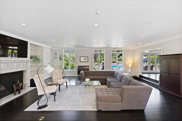 452 Roblar Avenue, Hillsborough, CA 94010
