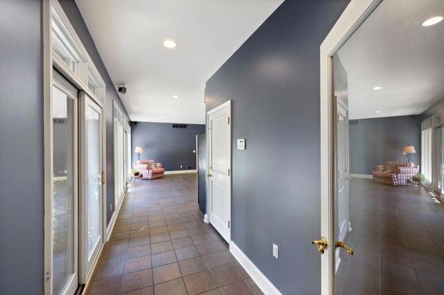 452 Roblar Avenue, Hillsborough, CA 94010