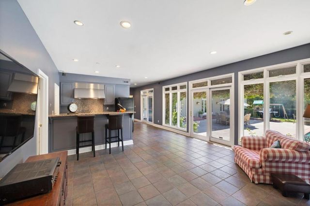 452 Roblar Avenue, Hillsborough, CA 94010