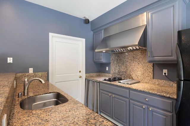 452 Roblar Avenue, Hillsborough, CA 94010