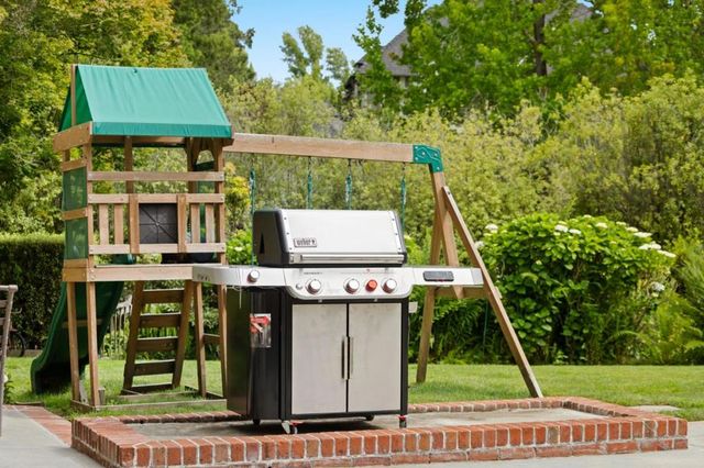 452 Roblar Avenue, Hillsborough, CA 94010