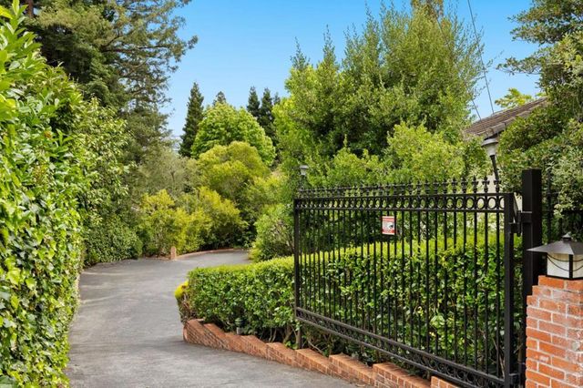 452 Roblar Avenue, Hillsborough, CA 94010