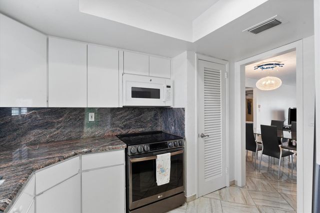 117 Lehane Terrace 210, North Palm Beach, FL 33408