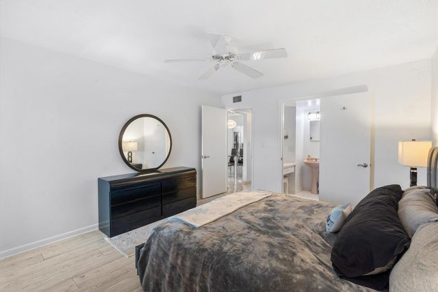 117 Lehane Terrace 210, North Palm Beach, FL 33408