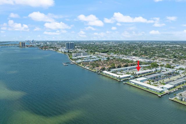 117 Lehane Terrace 210, North Palm Beach, FL 33408