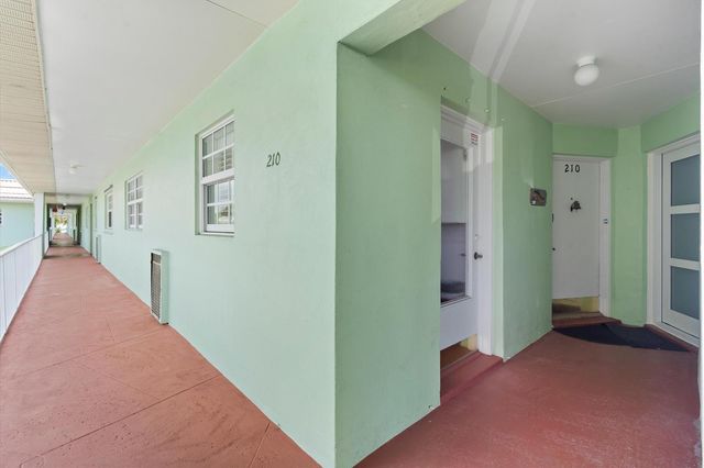 117 Lehane Terrace 210, North Palm Beach, FL 33408