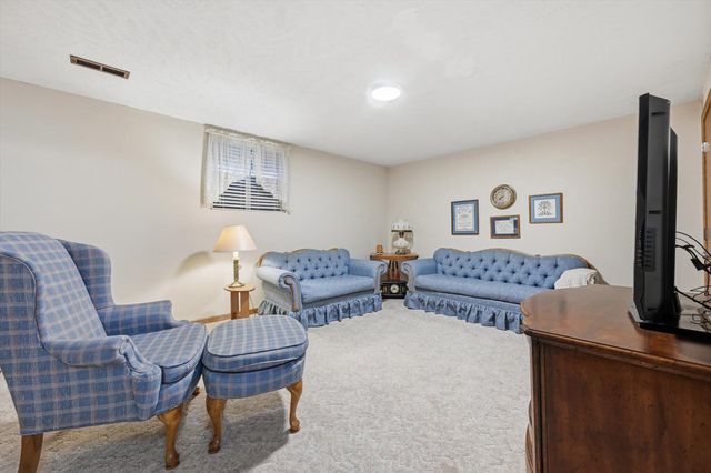 312 FOREST Drive, Bellevue, NE 68005