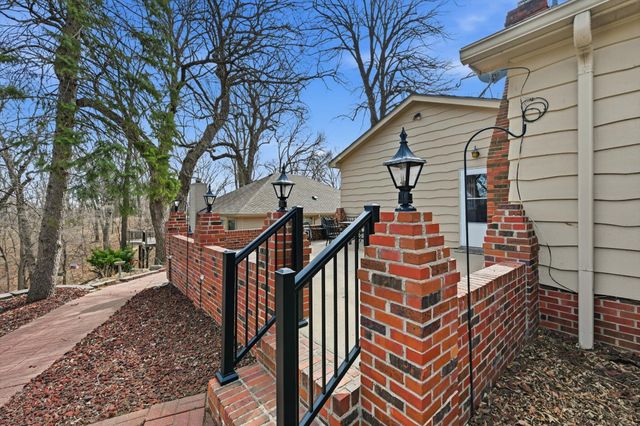 312 FOREST Drive, Bellevue, NE 68005