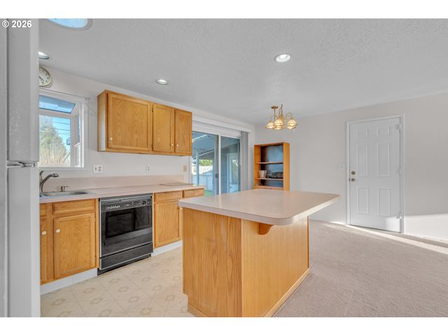 1379 SALLAL Rd, Woodburn, OR 97071