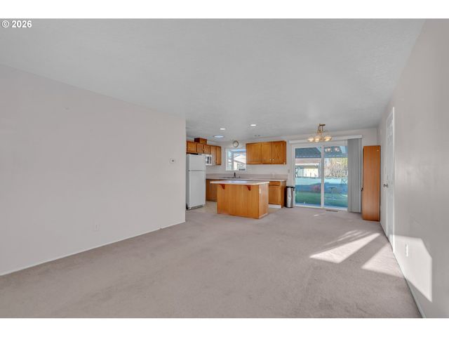 1379 SALLAL Rd, Woodburn, OR 97071