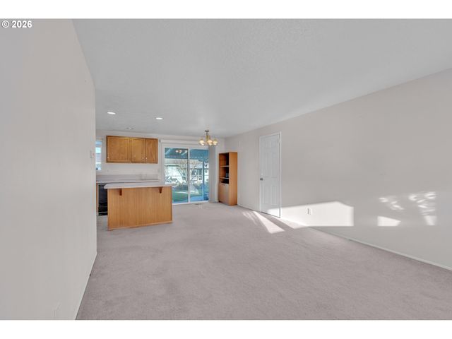 1379 SALLAL Rd, Woodburn, OR 97071