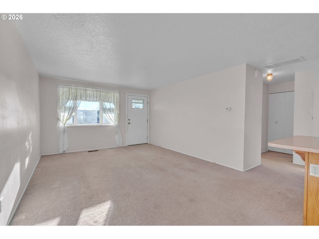 1379 SALLAL Rd, Woodburn, OR 97071