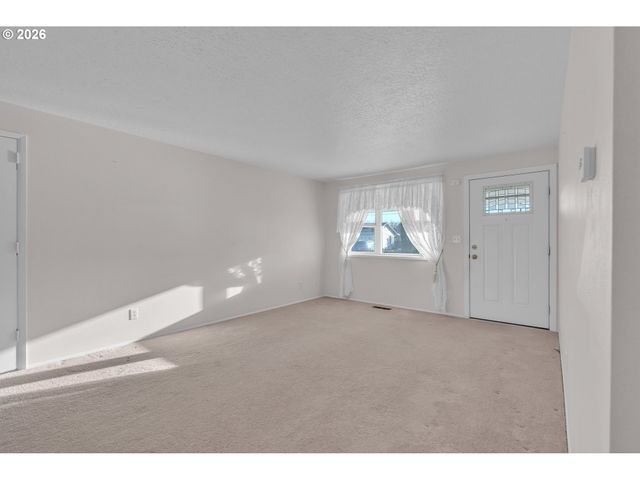 1379 SALLAL Rd, Woodburn, OR 97071