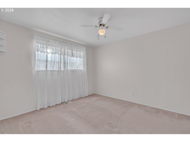 1379 SALLAL Rd, Woodburn, OR 97071