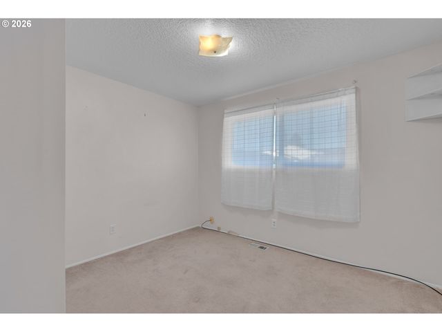 1379 SALLAL Rd, Woodburn, OR 97071