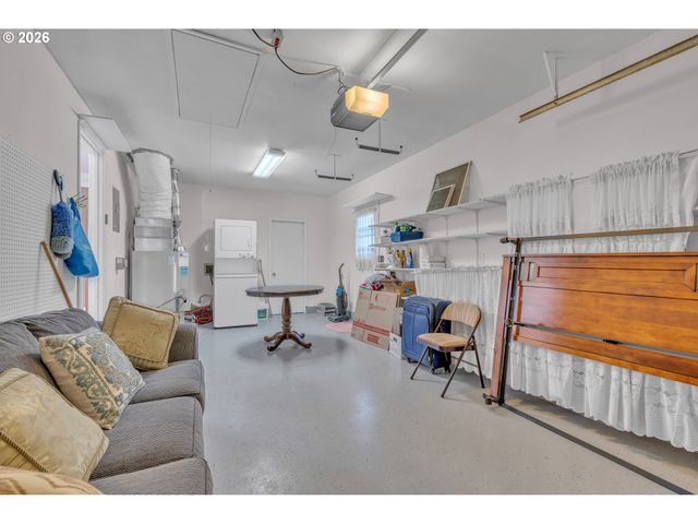 1379 SALLAL Rd, Woodburn, OR 97071