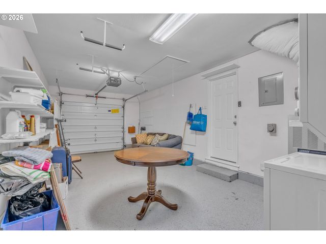 1379 SALLAL Rd, Woodburn, OR 97071