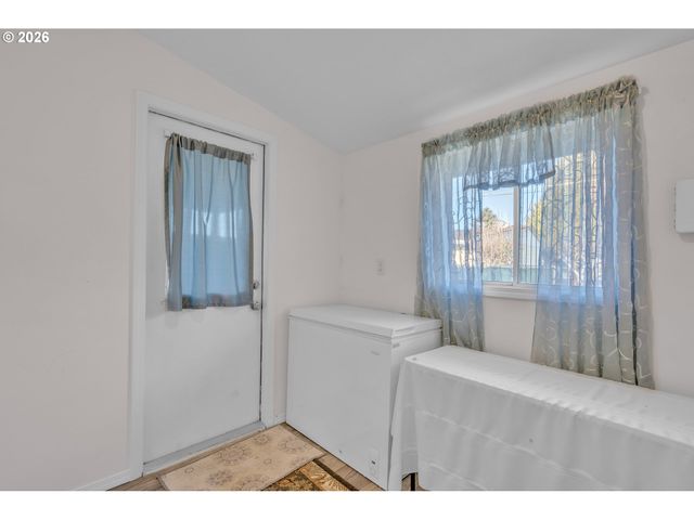 1379 SALLAL Rd, Woodburn, OR 97071