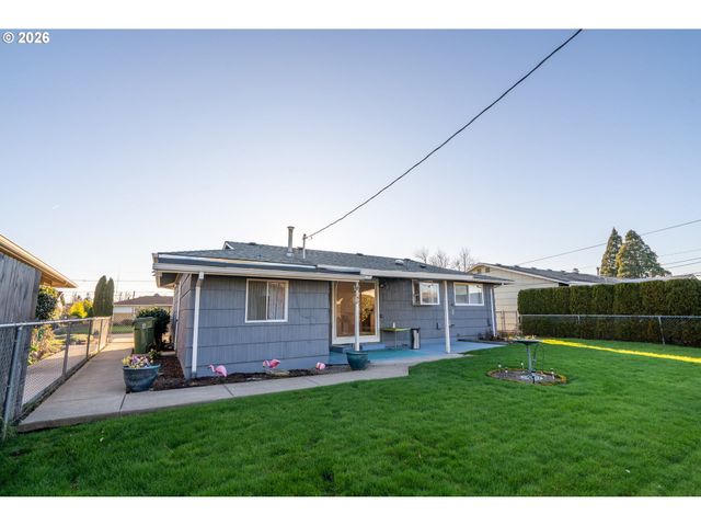 1379 SALLAL Rd, Woodburn, OR 97071