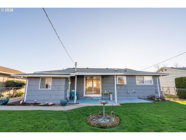 1379 SALLAL Rd, Woodburn, OR 97071