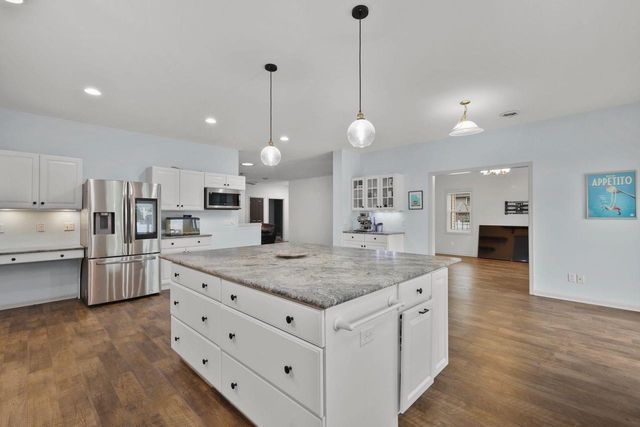 700 Paradise Drive, Stoughton, WI 53589