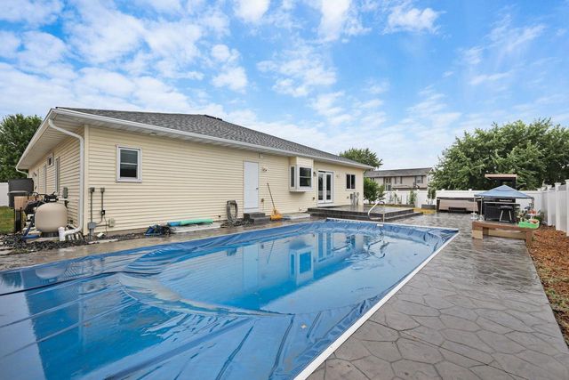 700 Paradise Drive, Stoughton, WI 53589